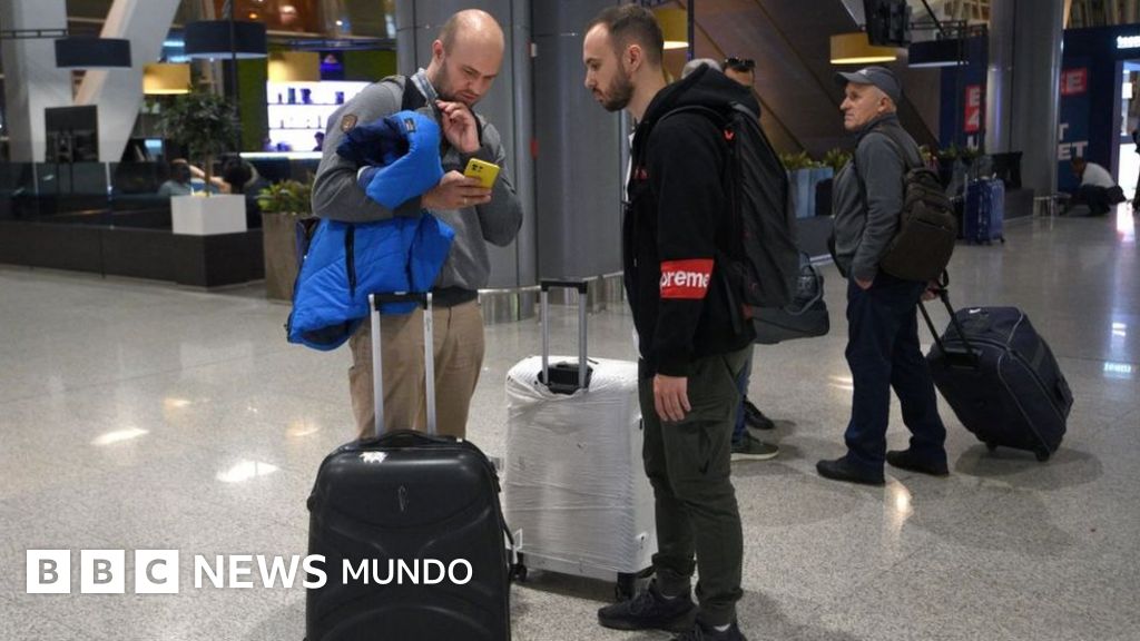 Cómo tras la decisión de Putin de movilizar a miles de reservistas se agotaron los pasajes para salir de Rusia