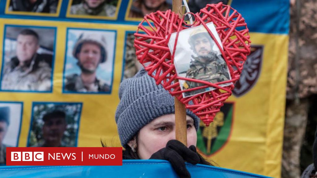 "Está siendo torturado y es tu culpa": cómo Rusia presiona a las familias de los militares ucranianos detenidos para que cometan actos de sabotaje contra su país