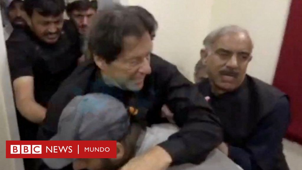 Pakistan: Former Prime Minister Imran Khan injured in firing during protests