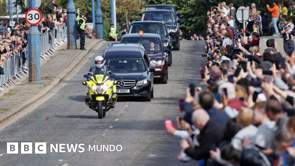 Arranca el cortejo fúnebre de la reina Isabel II hacia Edimburgo