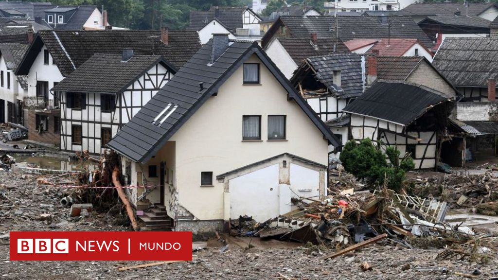 Überschwemmungen in Deutschland: Schuld, eine Stadt, in der Dutzende Vermisste von starken Regenfällen, die Europa getroffen haben, fast vollständig weggespült werden