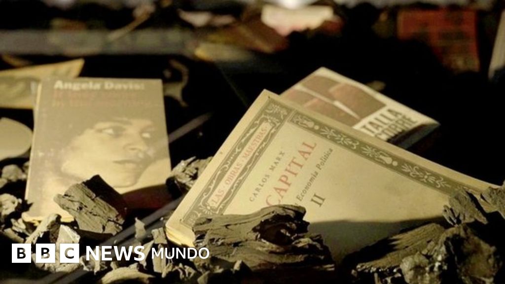 Especial BBC Mundo: la extraordinaria historia de cómo se salvaron de la hoguera miles de libros prohibidos durante los regímenes militares en Chile y Argentina