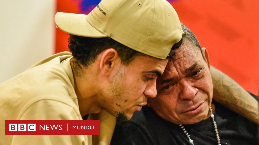 Las emotivas imágenes del reencuentro entre el futbolista colombiano Luis Díaz y su padre tras el secuestro de este