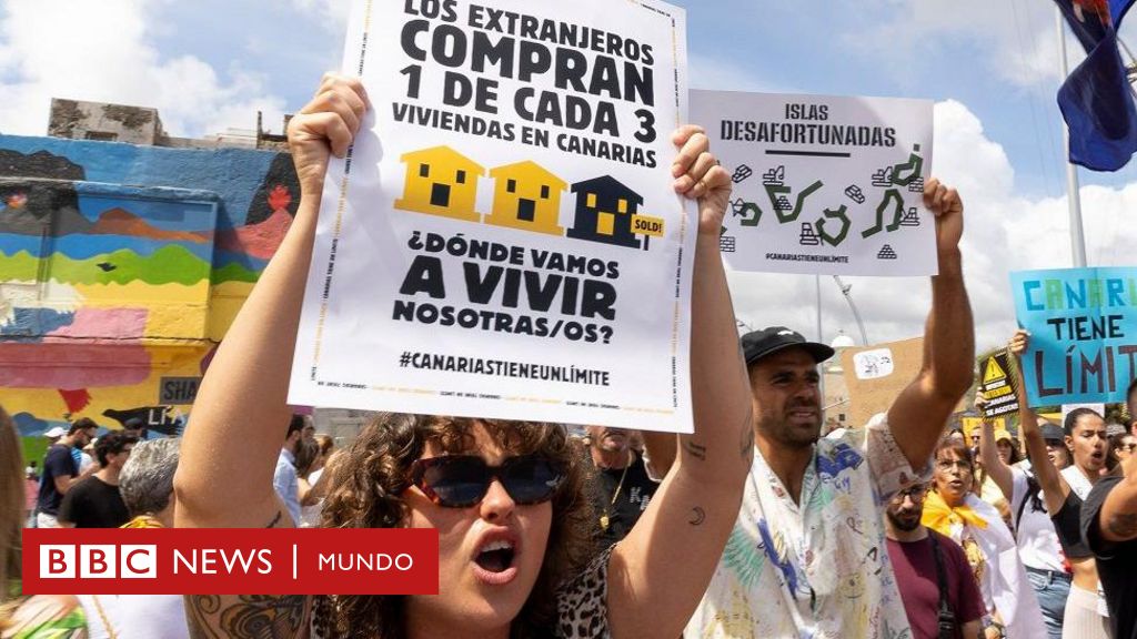 “Canarias tiene un límite”: decenas de miles de personas protestan contra el turismo masivo que dicen abruma a las islas