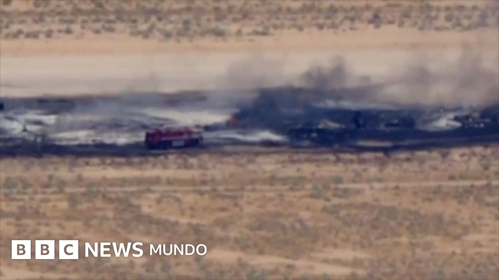 A US Air Force B-52 aircraft is starring shortly after the California take-off and leaves 8 dead - BBC News World