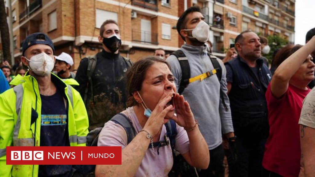 Cómo las diferencias entre los políticos españoles ralentizan la ayuda para el desastre de Valencia y provocan la ira de los afectados