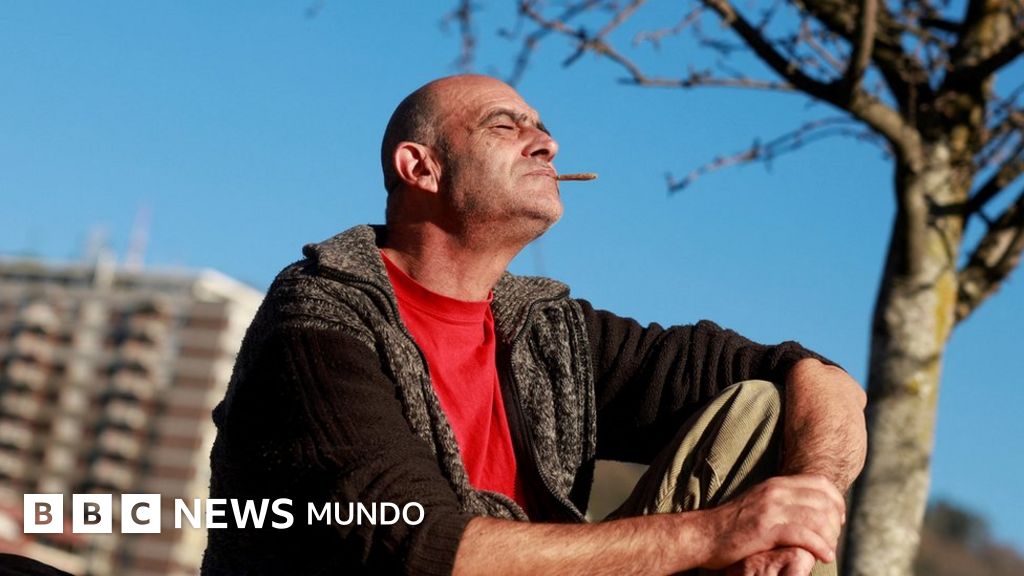 La nueva normativa en España por la que las tabacaleras tendrán que limpiar las colillas de cigarrillos