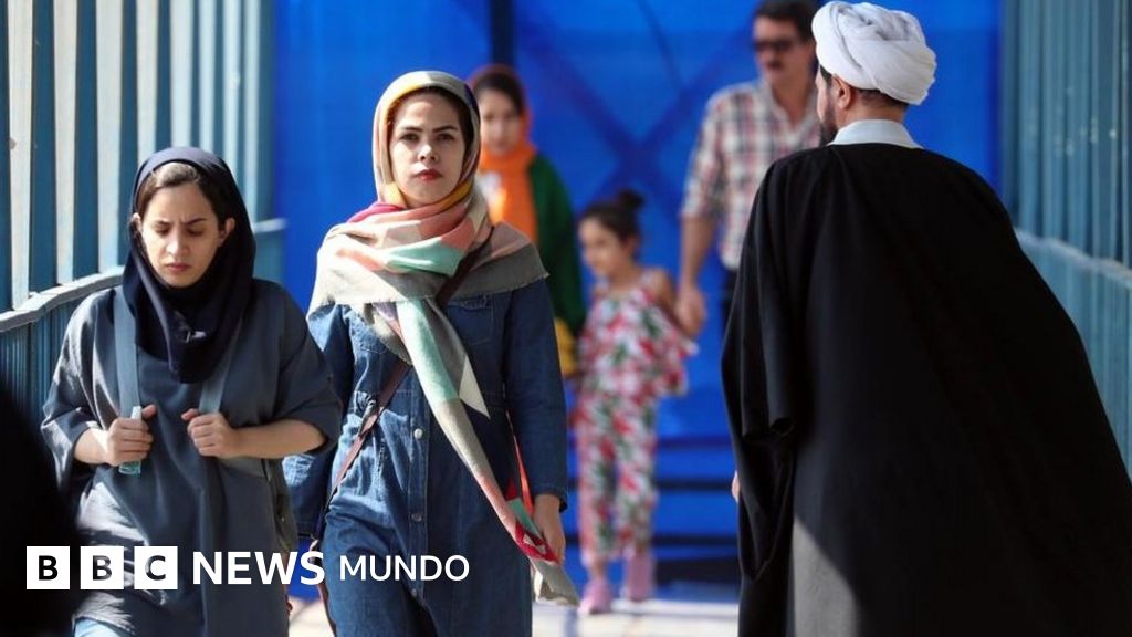 Las cámaras en espacios públicos con las que el gobierno de Irán quiere detectar a las mujeres que vayan sin velo