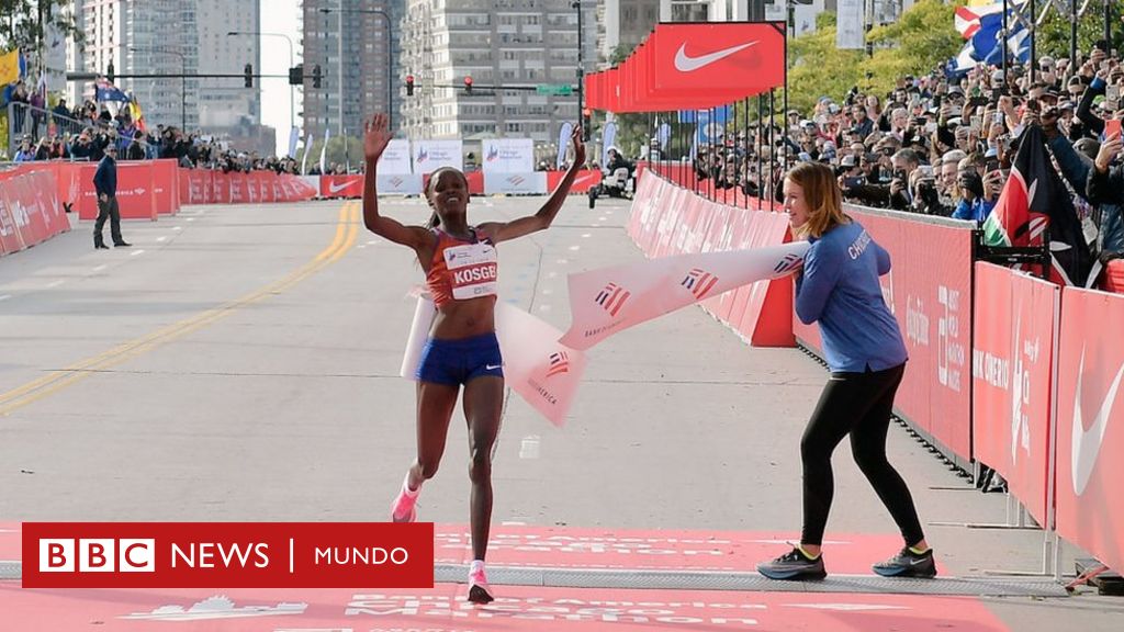 analogía Misionero grande Nike Vaporfly: la controvertida tecnología de las zapatillas para correr  maratones con las que Brigid Kosgei y Eliud Kipchoge batieron récords  mundiales - BBC News Mundo