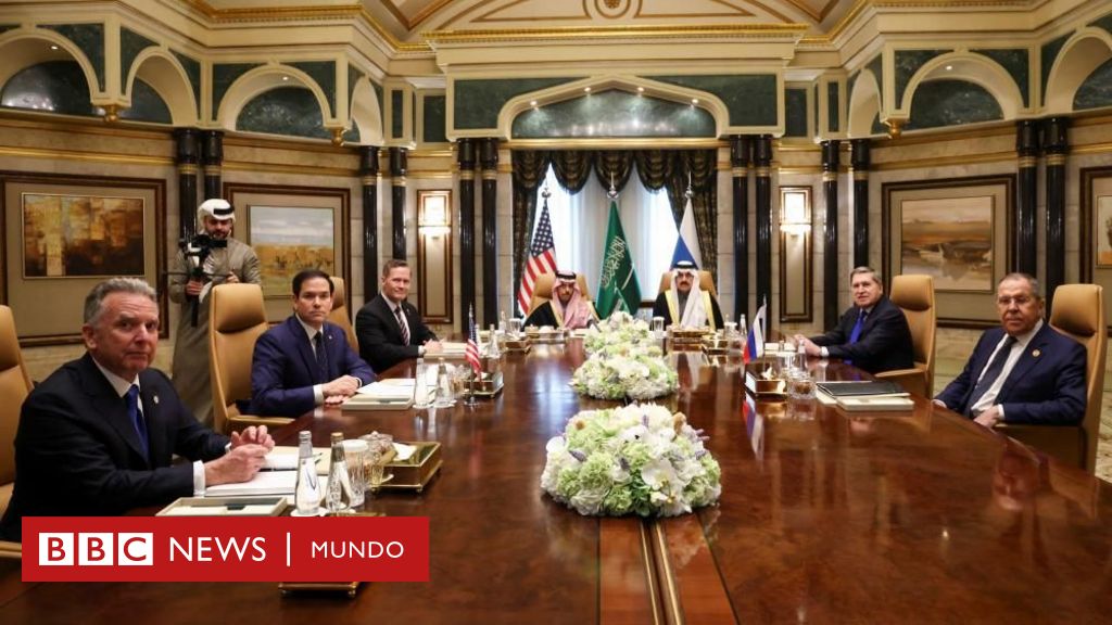 Quién es quién en la mesa de negociación entre EE.UU. y Rusia en Arabia Saudita