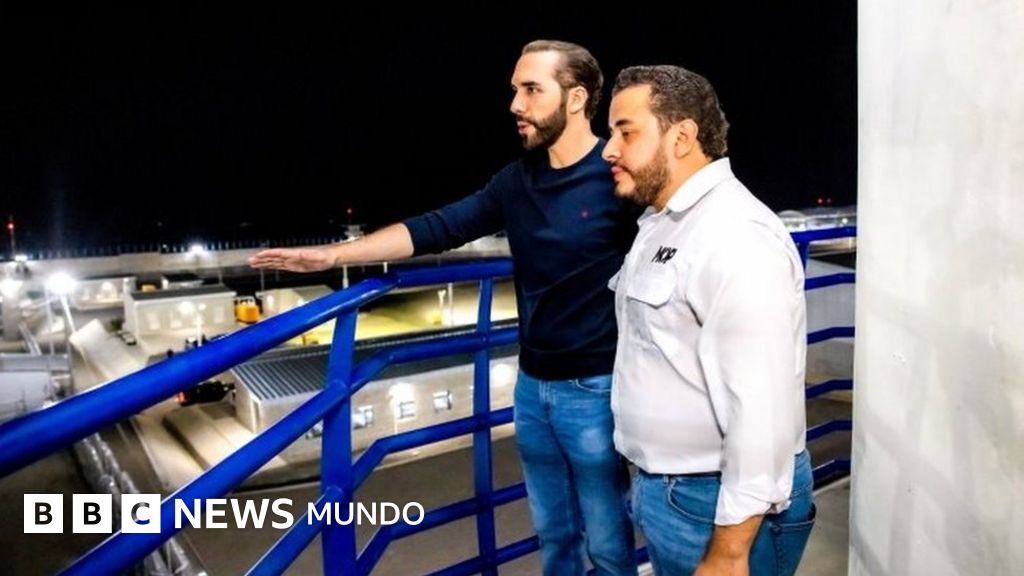 La megacárcel que Bukele abrió en El Salvador, el país con la mayor tasa de población penitenciaria del mundo