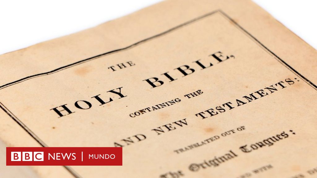 Las escuelas en Estados Unidos que prohibieron la Biblia por "vulgar y violenta"