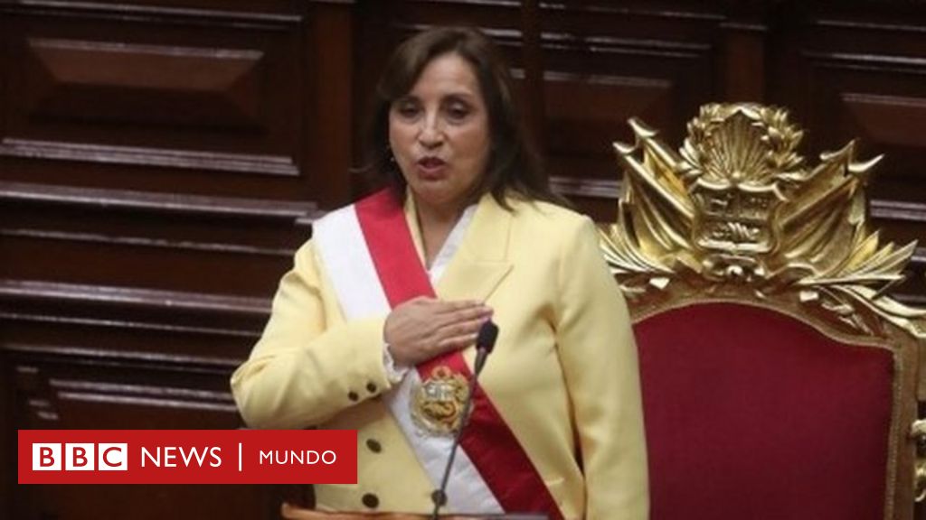 Dina Boluarte, la primera mujer presidenta de Perú que asumió el cargo tras la destitución de Pedro Castillo