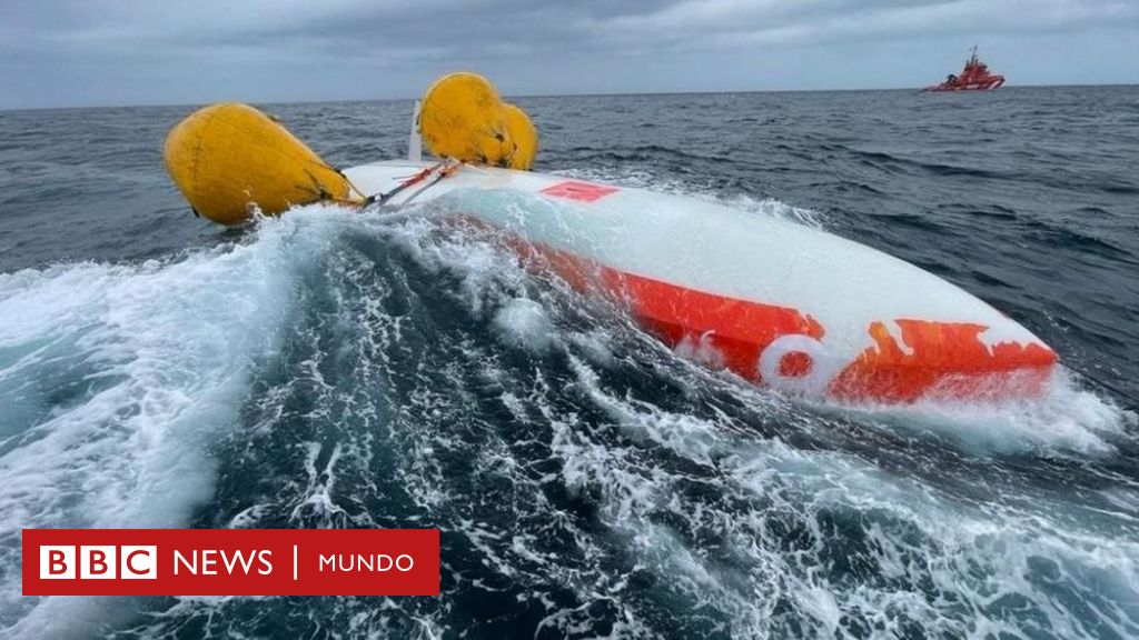 He was able to escape the sinking of his ship thanks to an air bubble