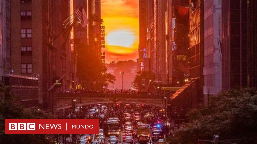 “Manhattanhenge: When the Sun Aligns with New York’s Skyscrapers”