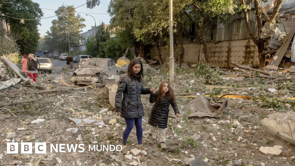 Al menos 10 muertos en Ucrania en uno de los mayores ataques de Rusia en los últimos meses con más de 700 drones