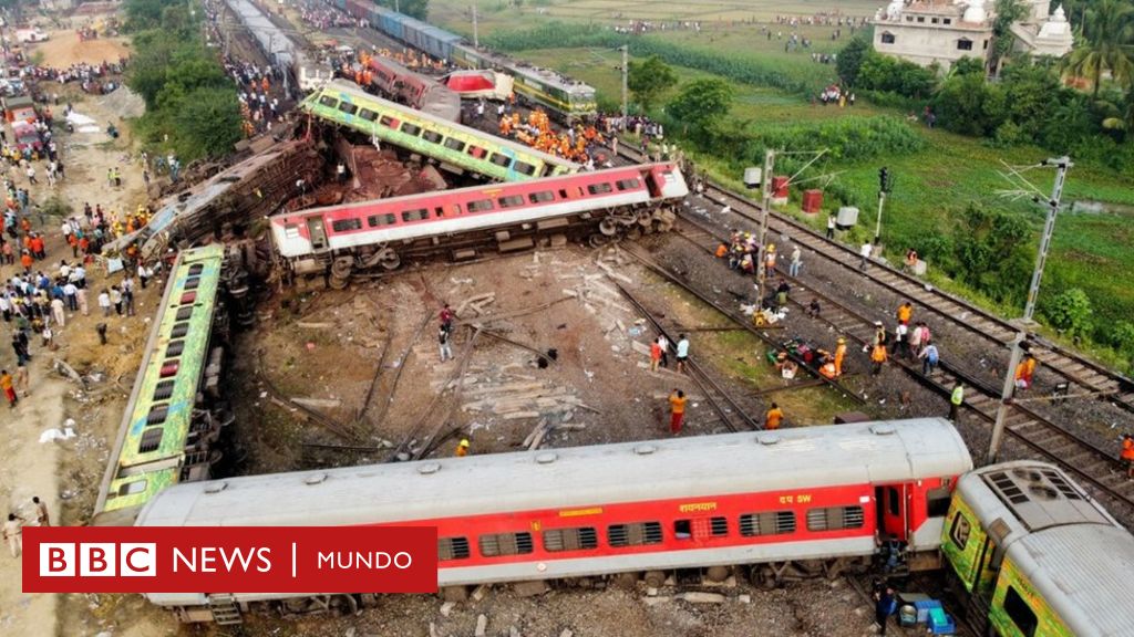 Accidente de tren en India deja cerca de 300 muertos: "Mi madre estuvo desaparecida, después me pasaron una foto de su cuerpo"