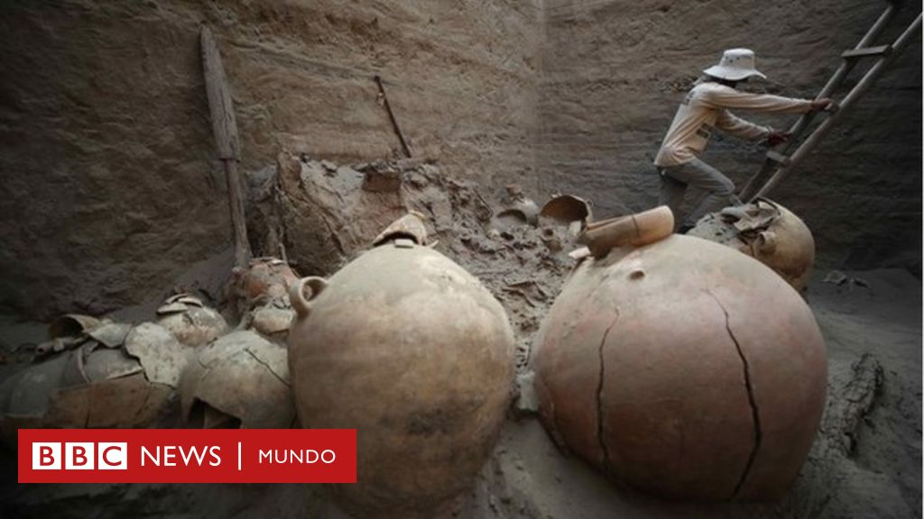La tumba preincaica de más de 1.000 años de antigüedad hallada en Perú que muestra la vida de lujos de un antiguo "señor de las aguas"