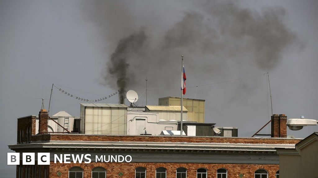 Un misterioso humo con olor acre emana del consulado ruso en San Francisco un día antes de su cierre y ante una inminente inspección del FBI