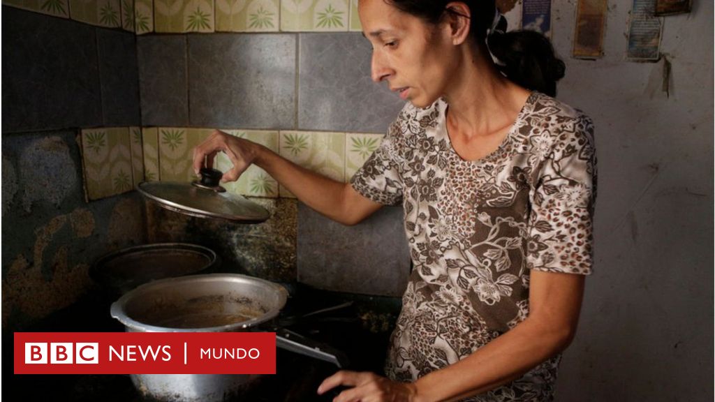 Ratas, huesos y barro: los alimentos del hambre que la gente desesperada come para sobrevivir