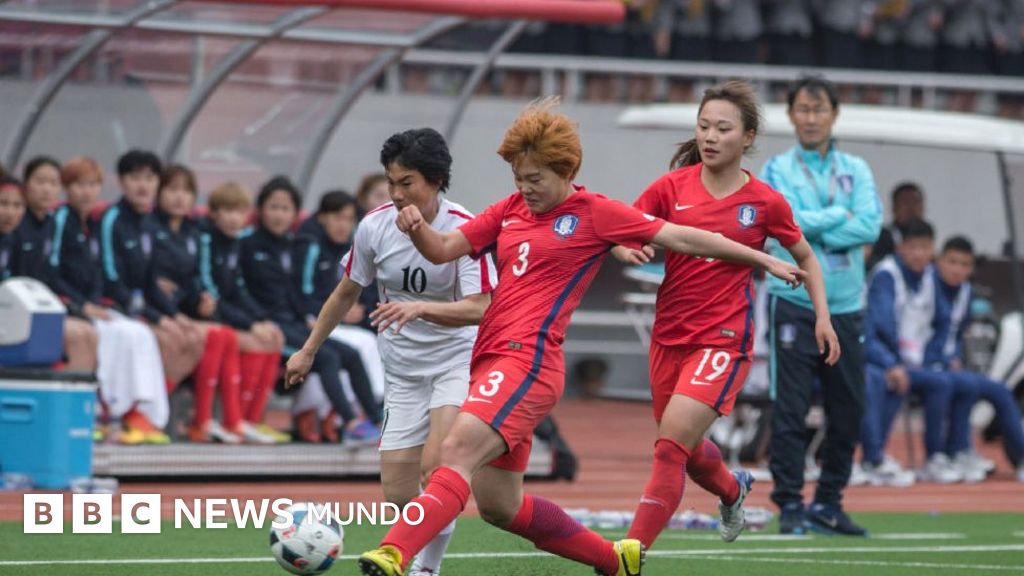 El histórico primer partido oficial de fútbol de las dos Coreas en Pyongyang BBC News Mundo