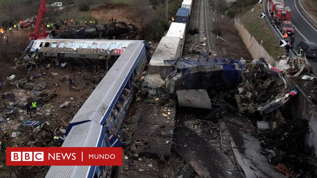 Choque de trenes en Grecia: al menos 38 muertos en un accidente ferroviario en el norte del país