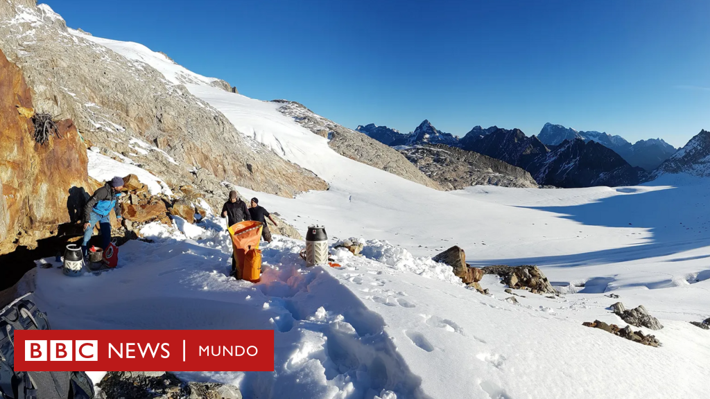 Un escalador tatuado de hace 5.000 años y un peine contra los piojos: las increíbles historias que revelan los glaciares cuando se derriten