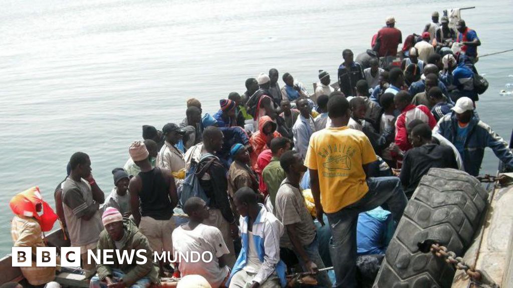 La peligrosa ruta a Canarias: "Se llega a un estado de delirio tal que algunos saltan del bote pensando que han llegado a tierra y se ahogan"