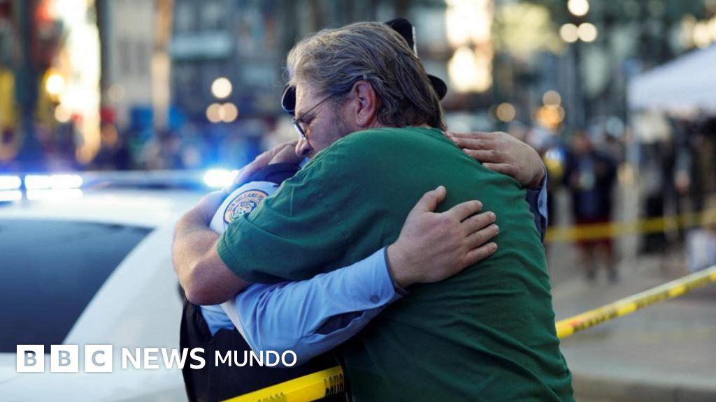 Atropello en Nueva Orleans: 15 muertos y decenas de heridos en el ataque de un vehículo contra una multitud que el FBI investiga como "acto de terrorismo" - News Directory 3