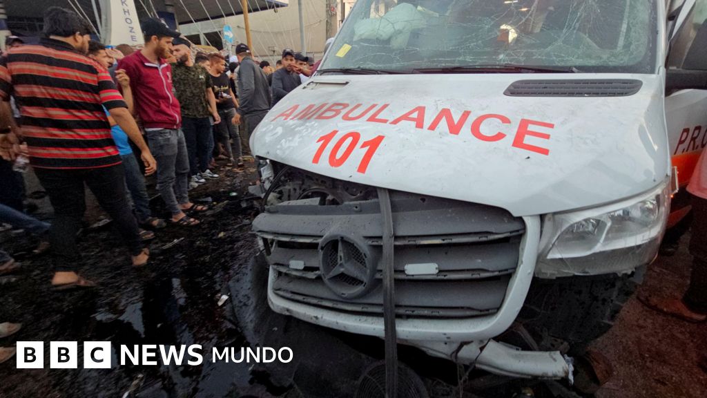 Funcionarios de Hamás dicen que 13 personas murieron en una explosión afuera del hospital Al-Shifa de la Ciudad de Gaza