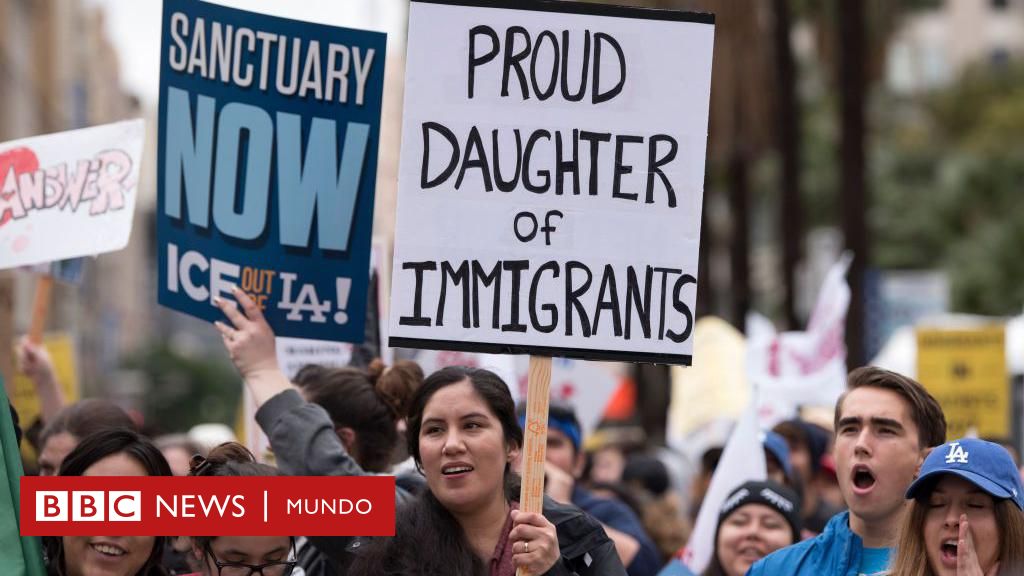 Qué son las ciudades santuario y por qué Chicago se convirtió en la "zona cero" de las redadas de deportación de Trump