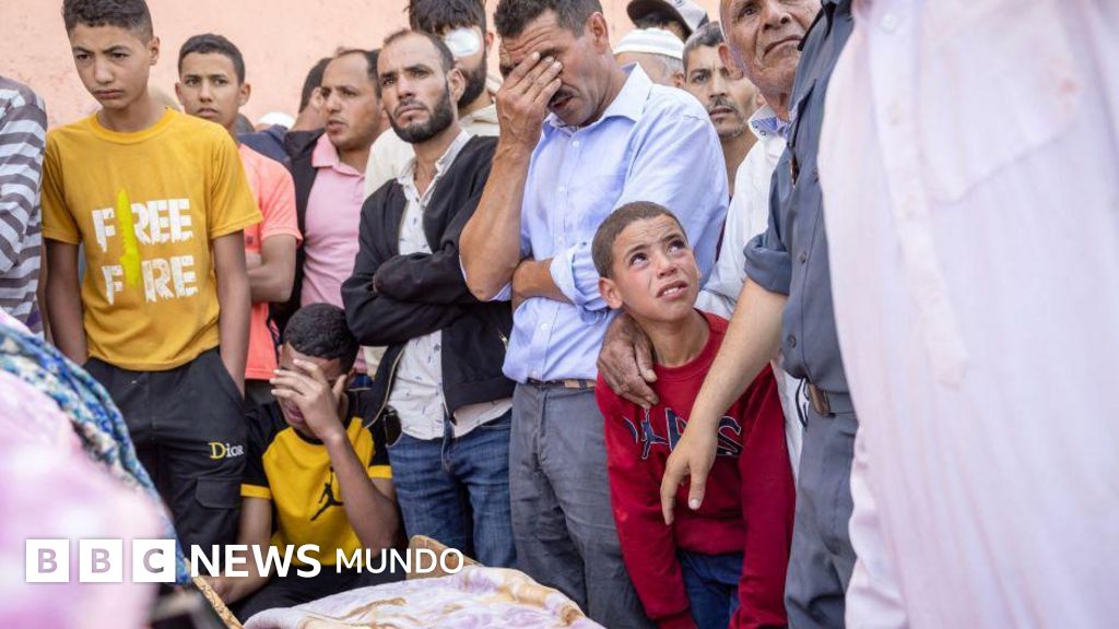 “Al menos 10 miembros de mi familia han muerto": los duros testimonios del devastador terremoto que ha dejado más de 2.000 fallecidos en Marruecos