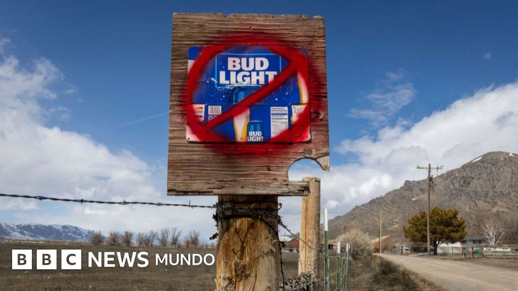 Cómo Disney, Bud Light y otras grandes firmas están en medio de la guerra cultural de EE.UU.