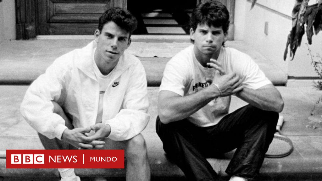 Un juez dicta una nueva sentencia a los hermanos Menéndez por los asesinatos de sus padres en 1989 y abre la puerta a su posible liberación