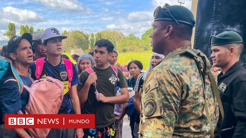 Los migrantes venezolanos que regresan a su país porque no pudieron entrar a EE.UU. y ahora están varados en Panamá