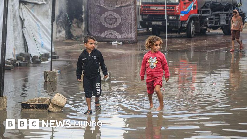 "Vamos a perder vidas... Niños, familias enteras morirán": las lluvias de invierno vuelven aún más desesperada la situación de la población en Gaza