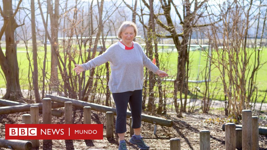 ¿Cuánto puedes aguantar sobre una pierna? El test que revela tu salud