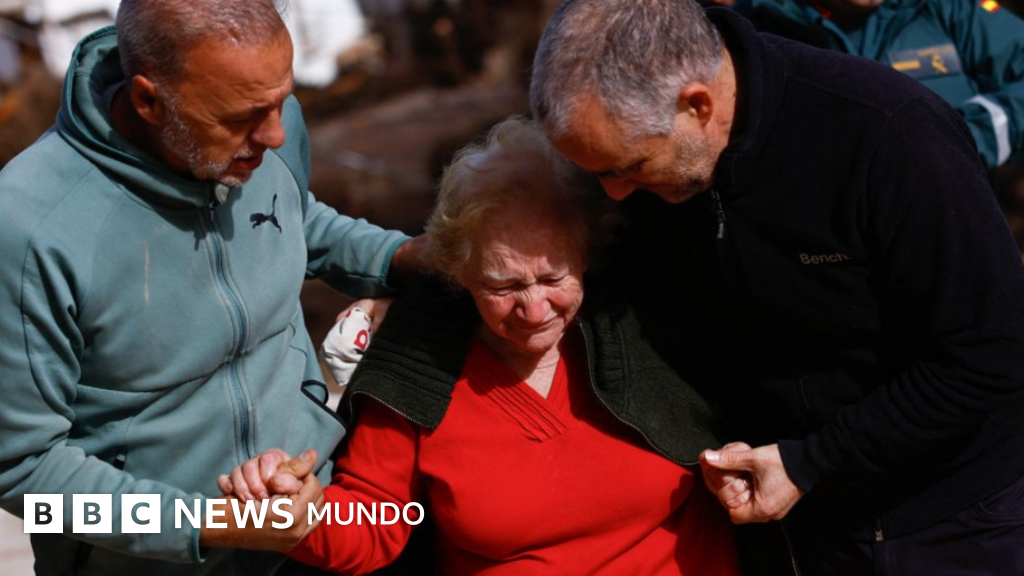 バレンシア：少なくとも95人が死亡したスペインの今世紀最悪の洪水をめぐる「遅れた」警報とその他の疑念