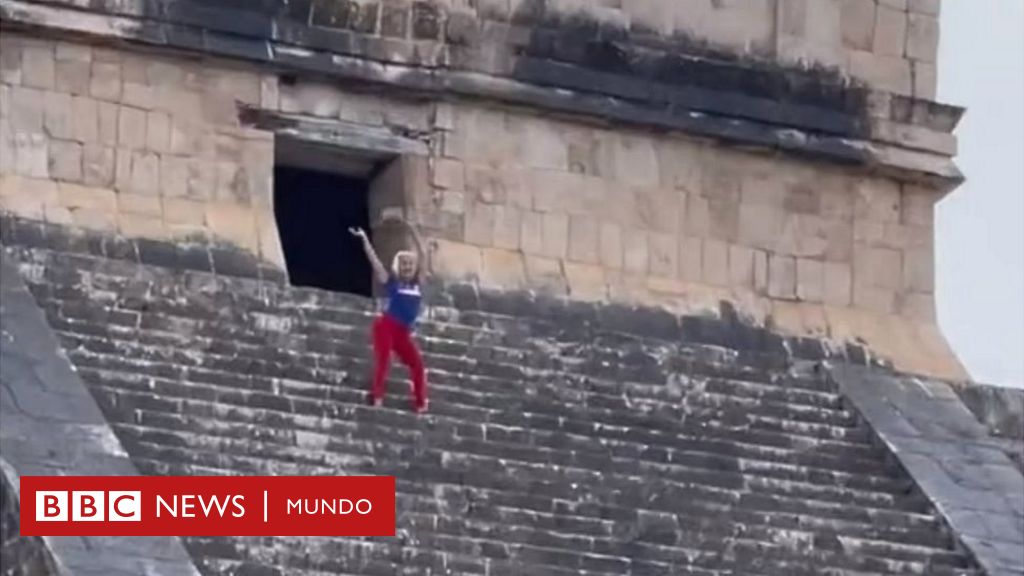 Bailando en una pirámide sagrada en México o desnudos frente a la esfinge: los 6 turistas más bochornosos de 2022