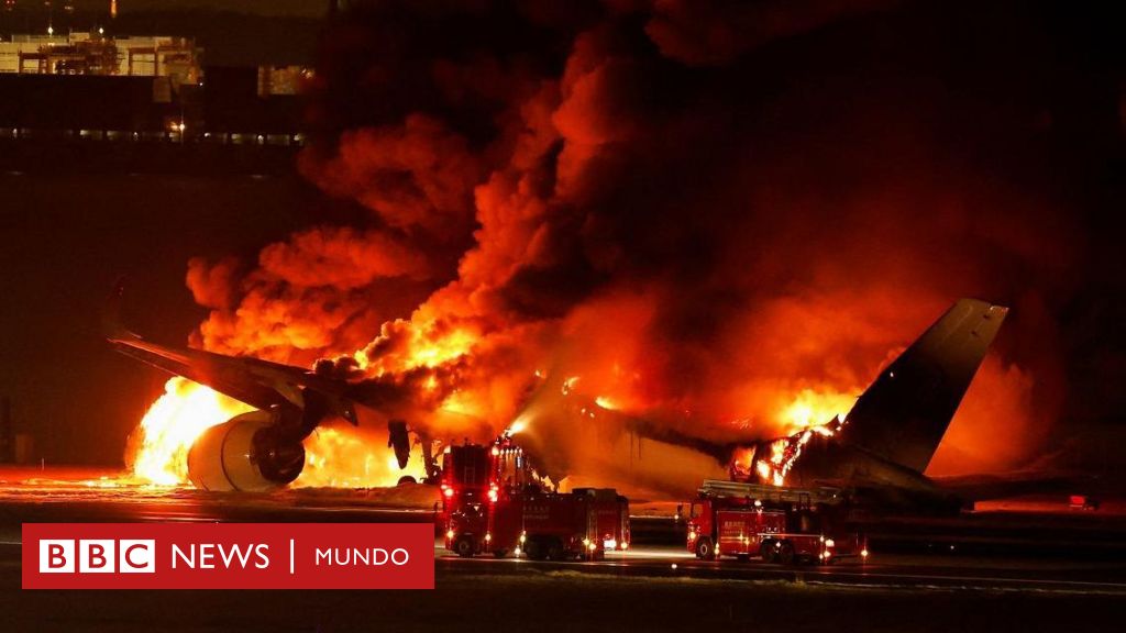 東京空港で２機の飛行機が衝突、５人が死亡、乗客数百人が逃走