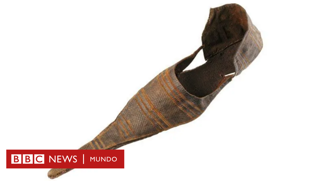 Los "fálicos" zapatos puntiagudos que causaron escándalo en la Inglaterra medieval