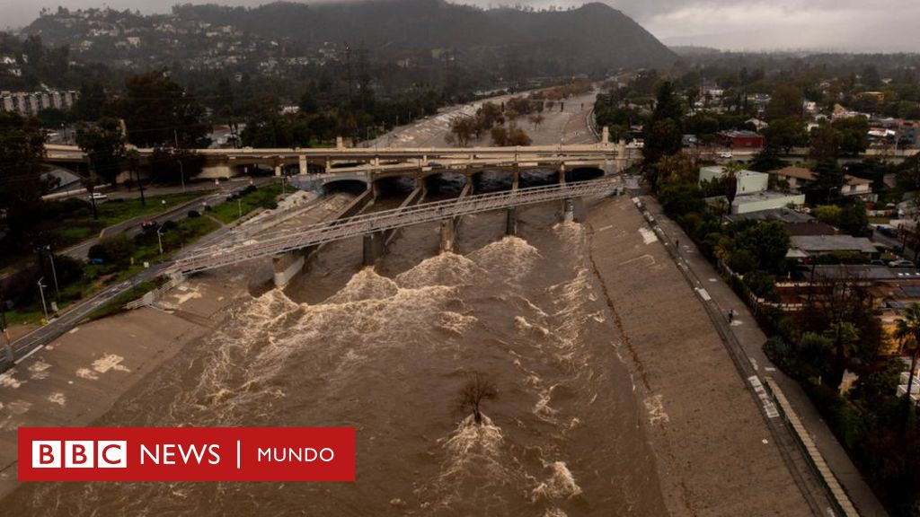 Qué son los "ríos atmosféricos" que están causando lluvias catastróficas en California