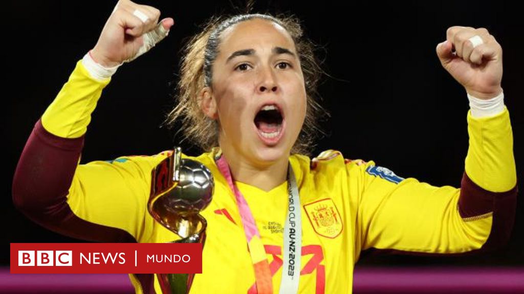 "Es decepcionante que todo el mundo que te para por la calle te hable del beso y no te digan: ‘Enhorabuena por el Mundial’": Catalina Coll, portera de la selección de España