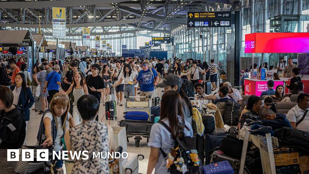 Por qué el combustible para aviones es especialmente vulnerable a la guerra en Irán (y cómo puede afectar nuestras vacaciones)