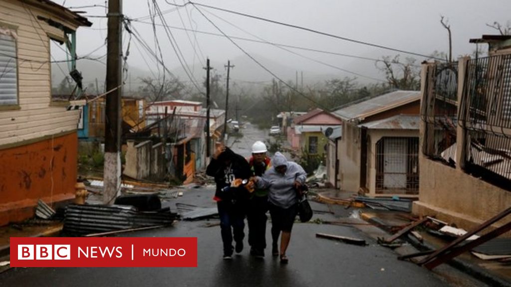A veces a veces Mecánicamente Rectángulo Puerto Rico vive "la hora cero": el huracán María atraviesa la isla como  "el peor evento atmosférico del último siglo" - BBC News Mundo