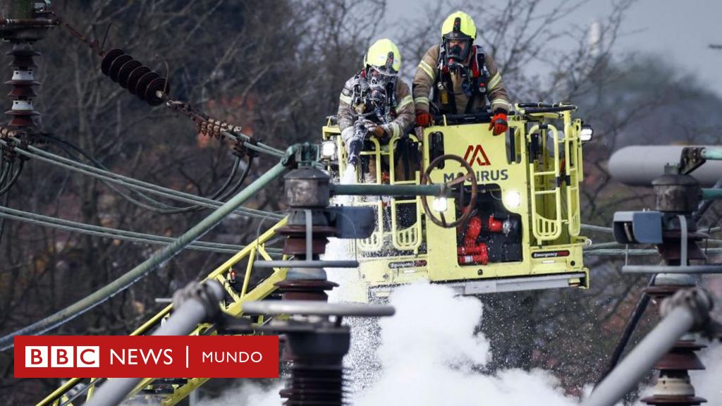 El caos que causó el cierre del aeropuerto de Heathrow en Londres, el de más tráfico en Europa, debido a un incendio