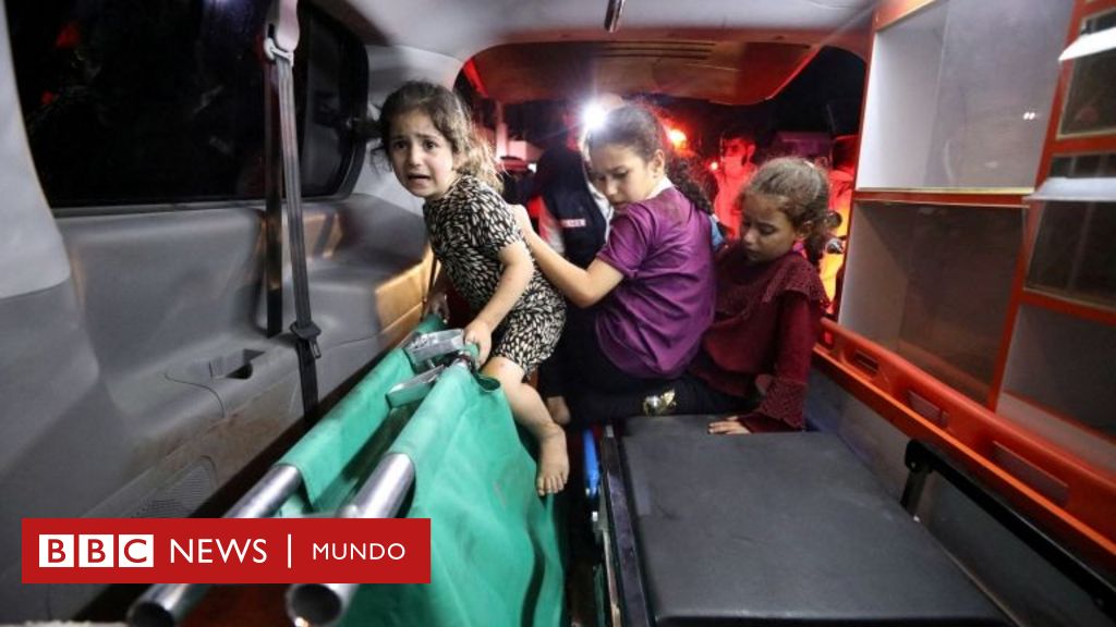 Cientos de muertos en un ataque contra un hospital de Gaza, cuya autoría Israel niega