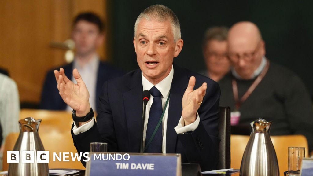 ¿Por qué dimitió el director de la BBC y qué ocurrió con la edición del documental sobre Trump?