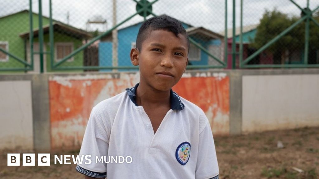 Los niños venezolanos que cruzan diariamente la peligrosa frontera con Colombia para ir a la escuela