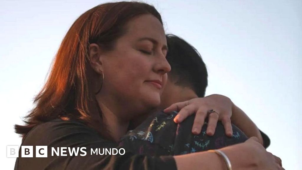 "Hemos huido de algo muy cruel": las familias que buscan una vida mejor para sus hijos transgénero en otros estados de EE.UU.